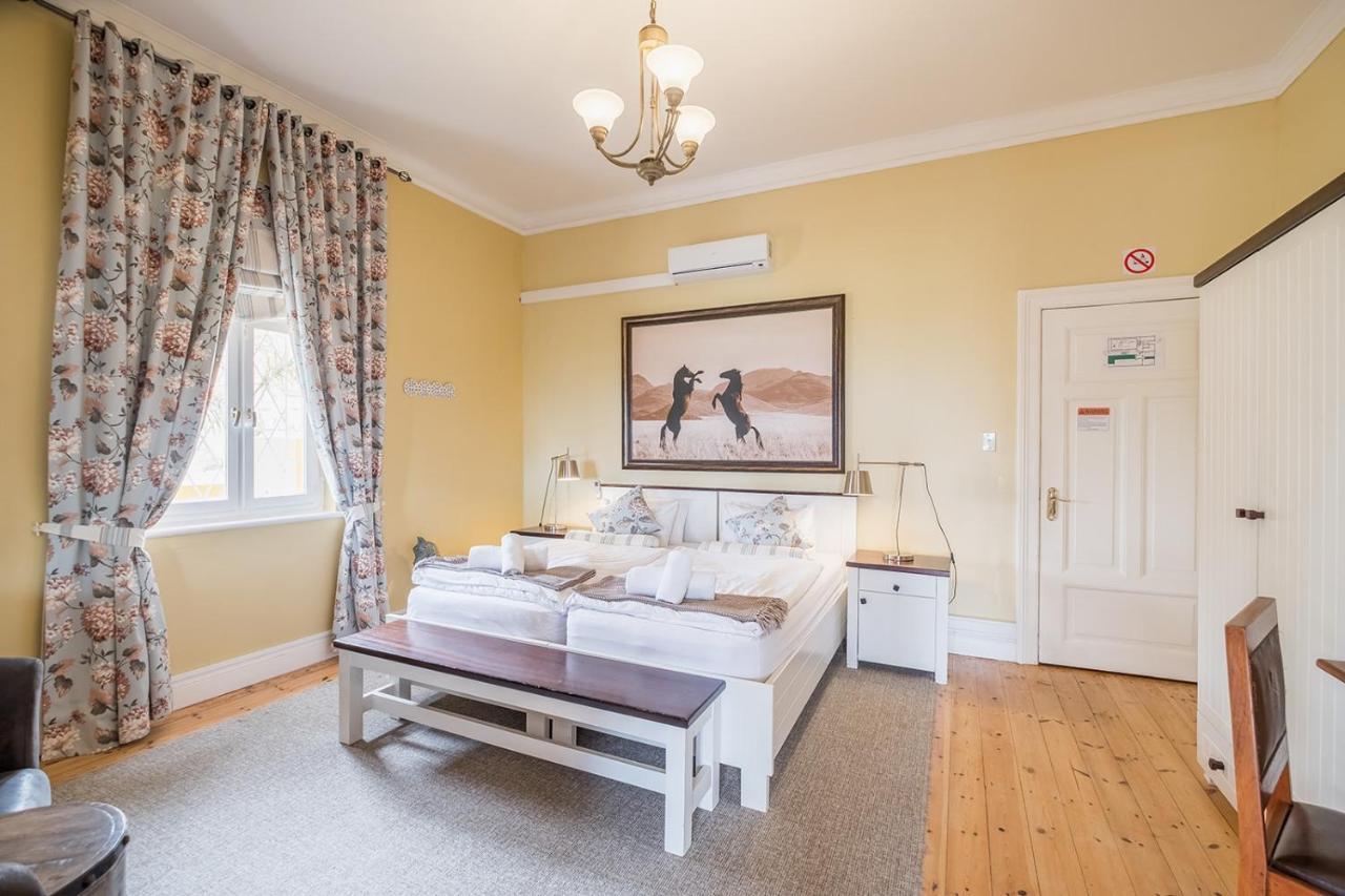 Alte Villa Boutique Hotel Lüderitz Exteriör bild