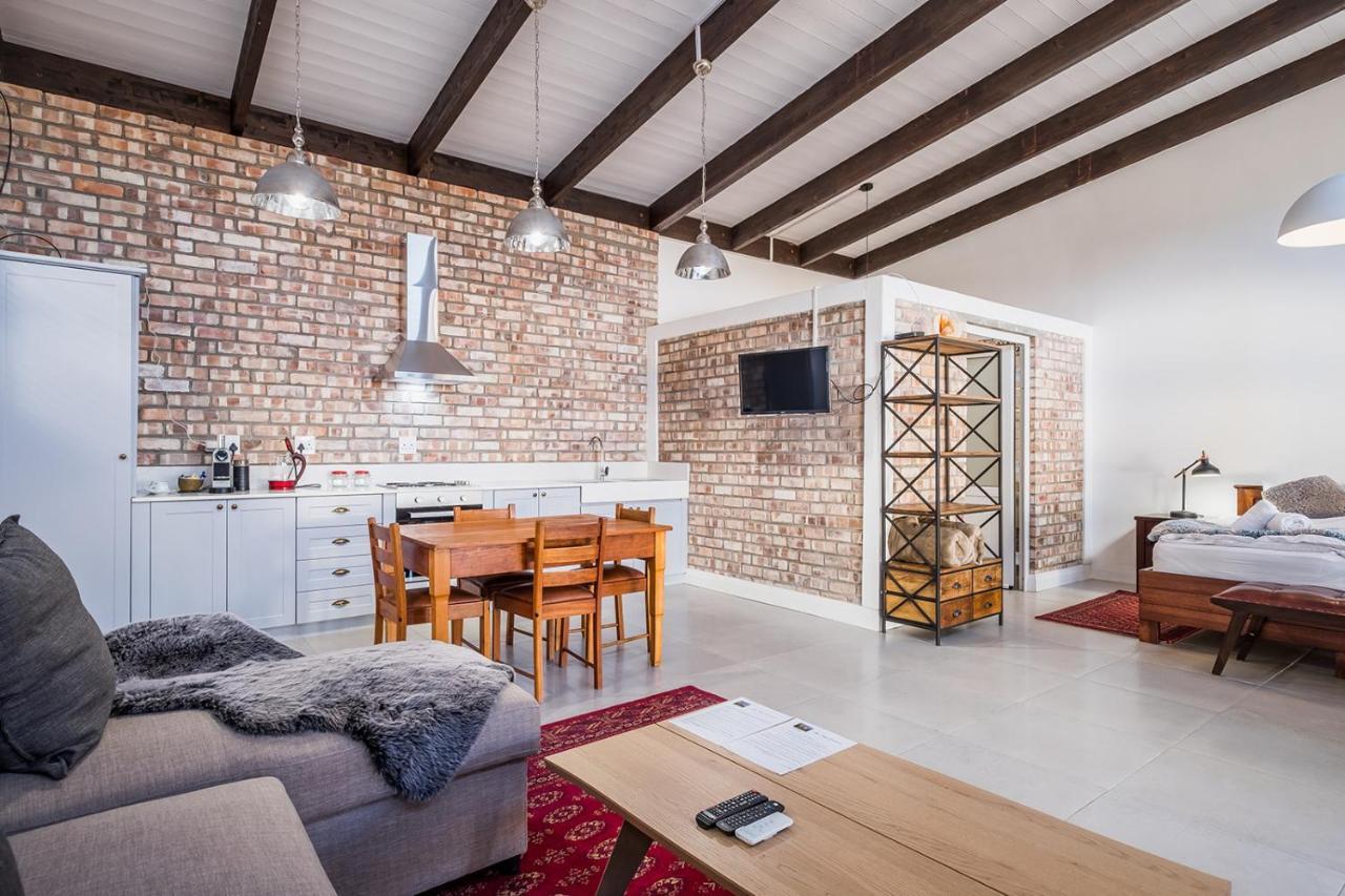 Alte Villa Boutique Hotel Lüderitz Exteriör bild