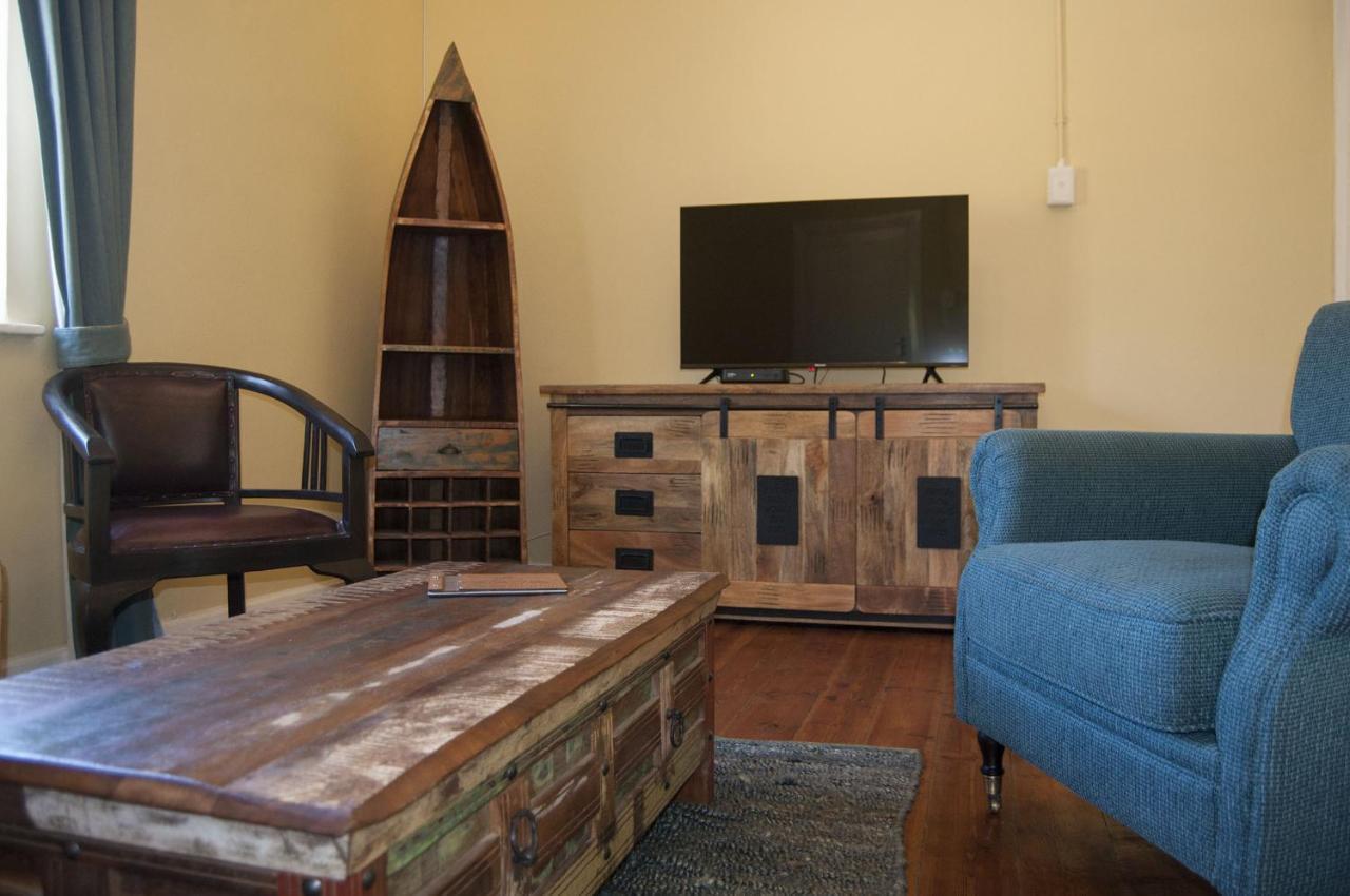Alte Villa Boutique Hotel Lüderitz Exteriör bild