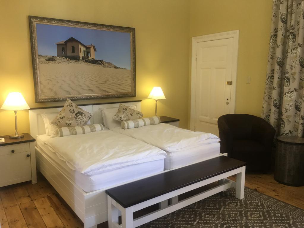 Alte Villa Boutique Hotel Lüderitz Exteriör bild